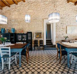  6 bedroom villa with heated pool in Modica, sleeps 18